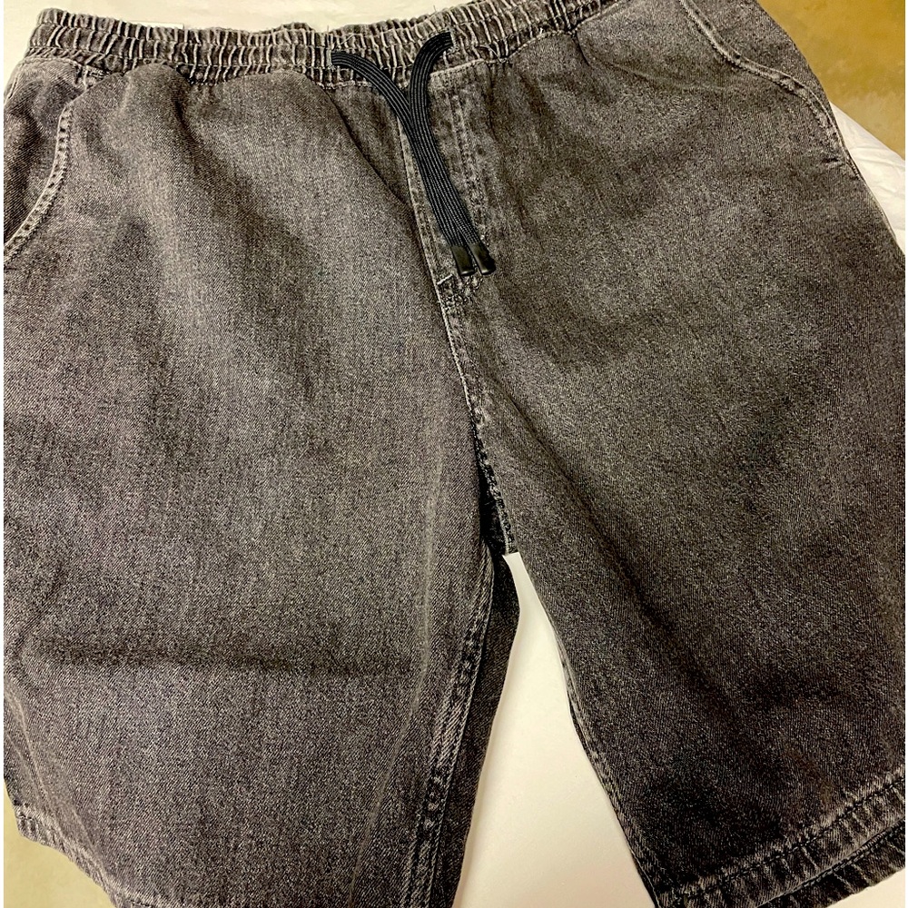 H & M men’s black denim shorts. Size large.